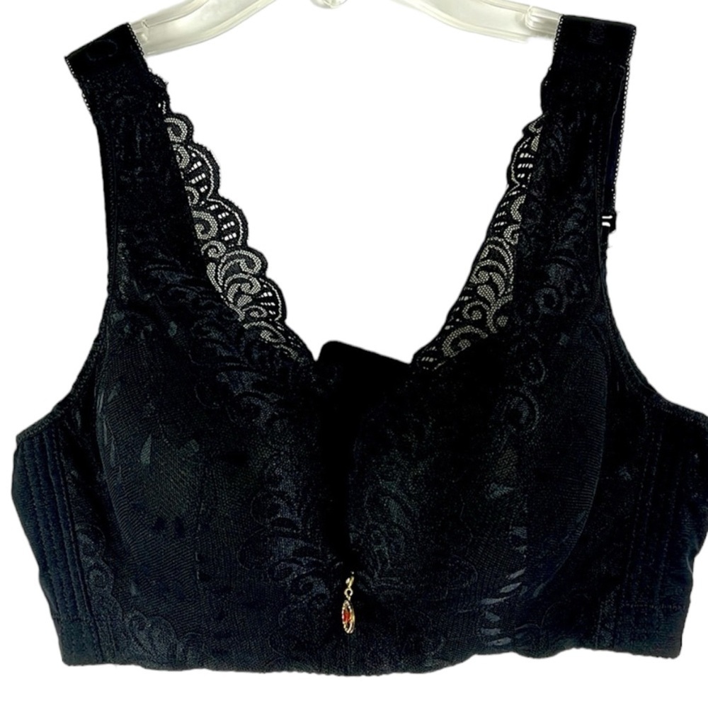 Beautiful brasierre thick straps padded lacey wide band Sz 40/90